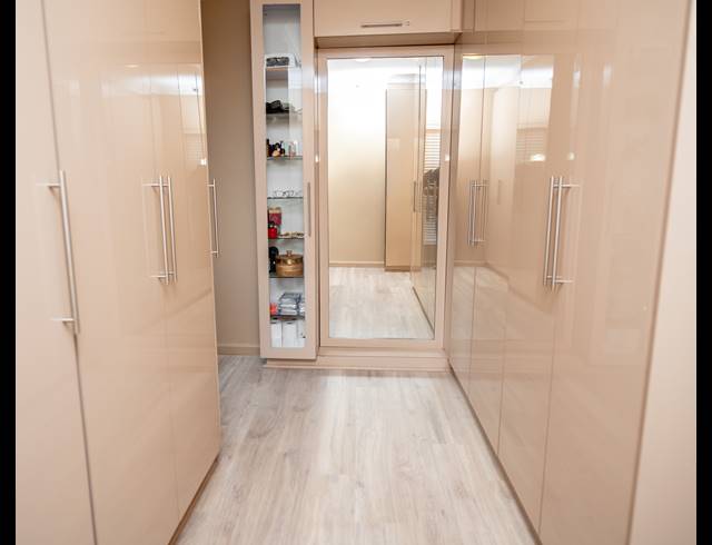 4.5 BEDROOM FREESTANDING FOR SALE IN CRYSTAL PARK